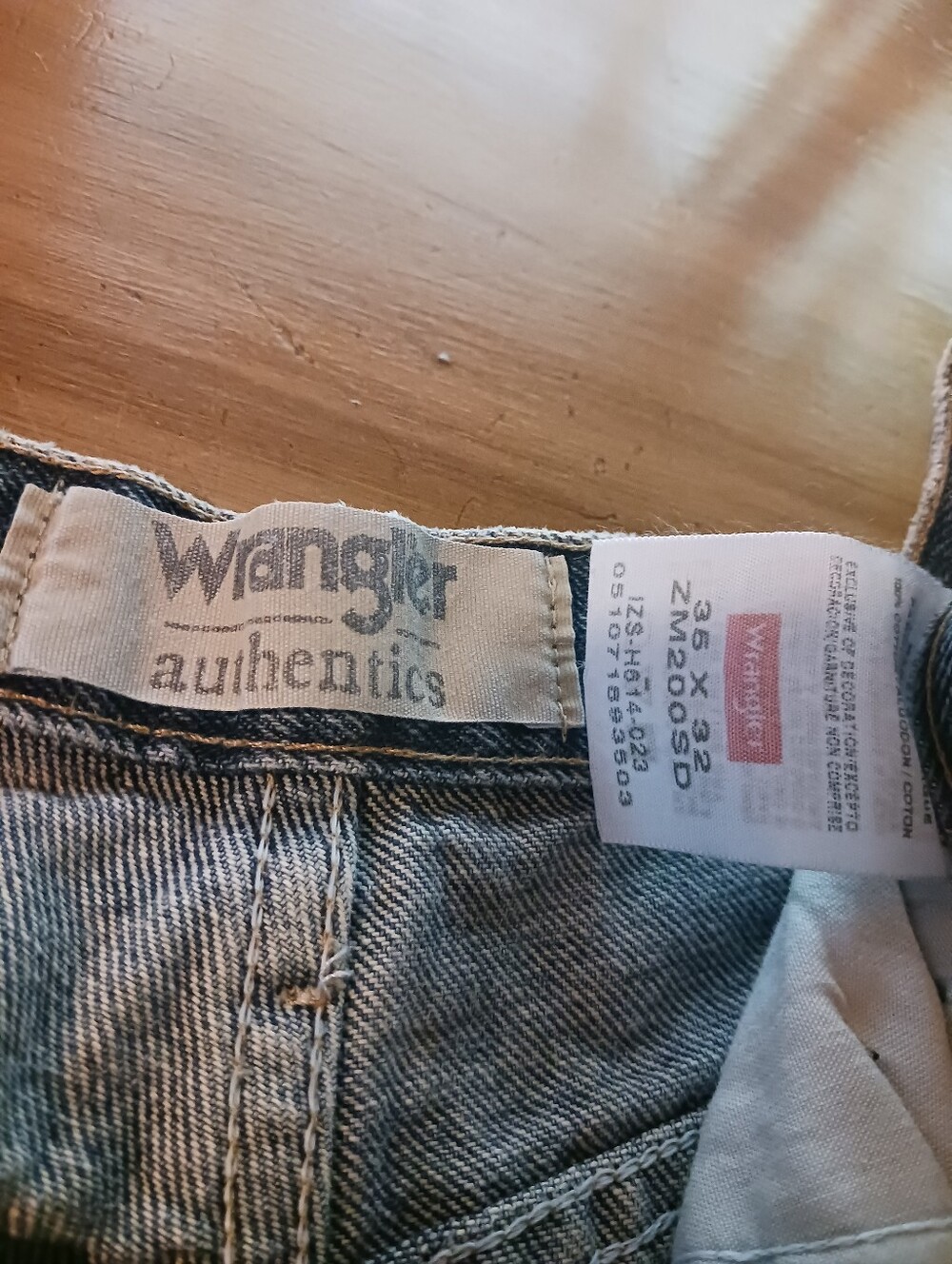 Men's Wrangler Authentics 35x32 Denim Blue Jeans EUC Cowboy Rodeo Work Manly - Picture 2 of 11